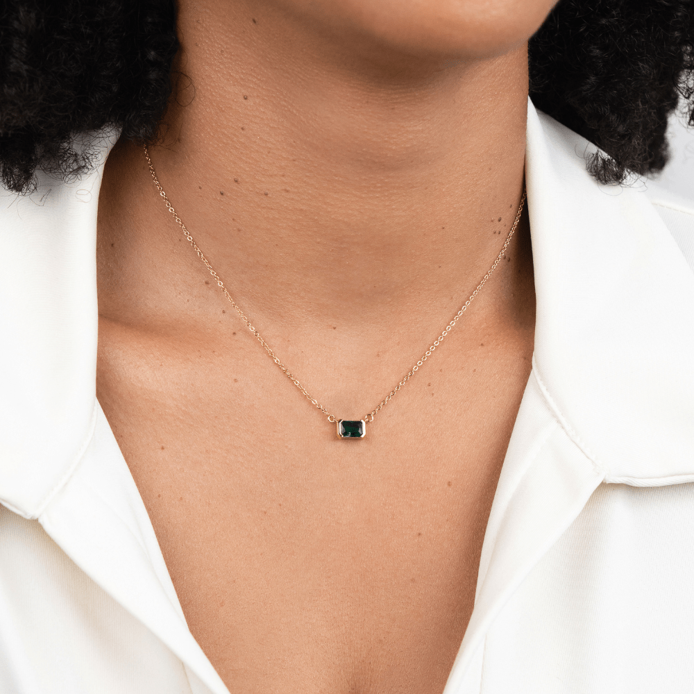 Mona Green Emerald Necklace made of stainless steel with an adjustable length, featuring a stunning green emerald pendant, perfect for adding elegance to any outfit. - 2