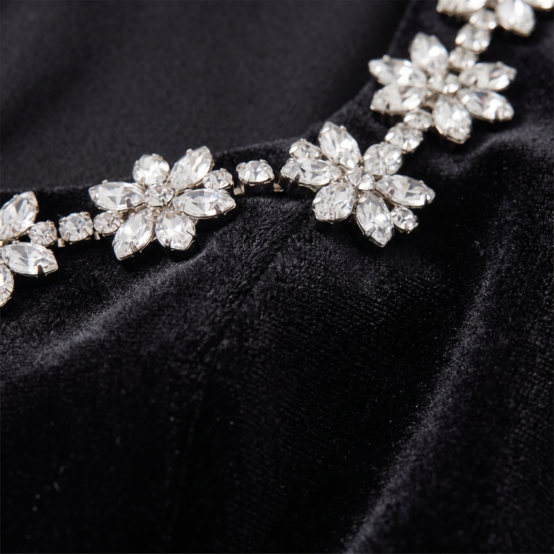 Eclat velvet jewel neckline fabric detail