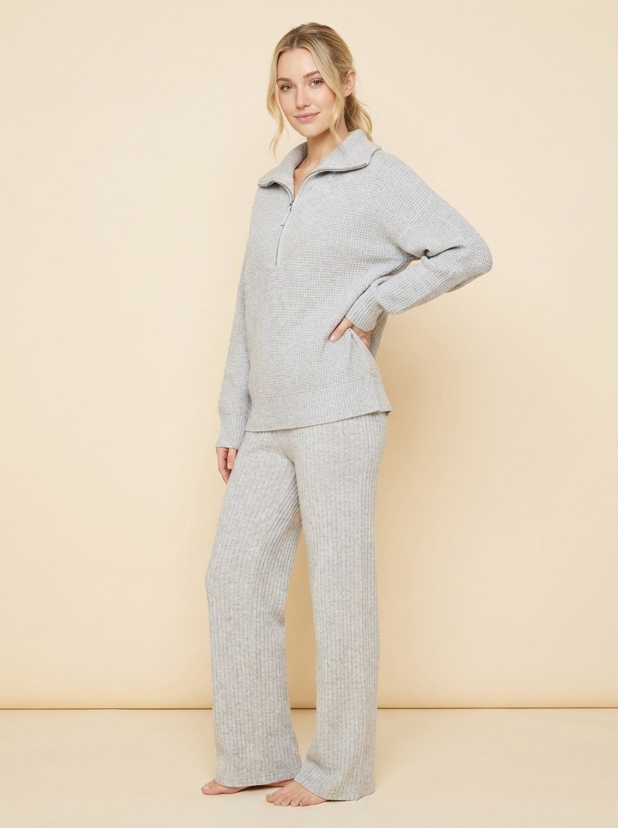Aeria comfy knit two-piece lounge set in light gray