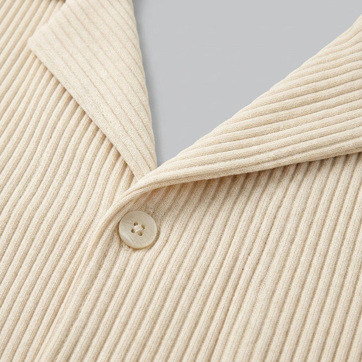Ribbed fabric of the men's shirt and shorts set, close-up
