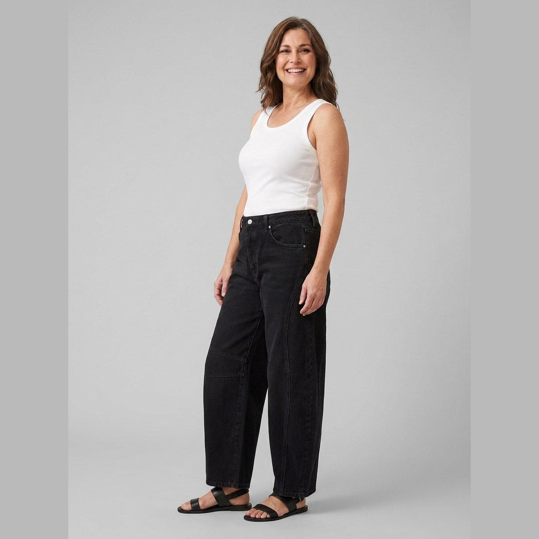 Elysian wide-leg jeans black on model