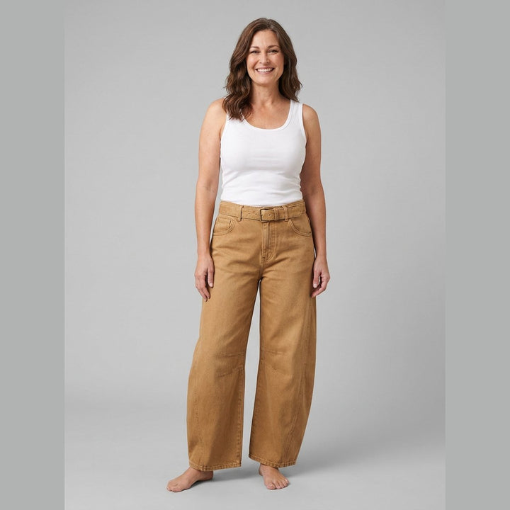 Elysian wide-leg jeans camel on model