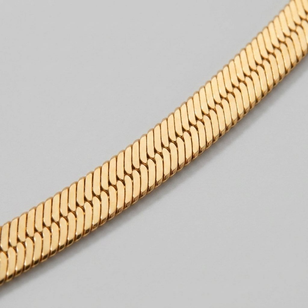 Gold herringbone chain detail