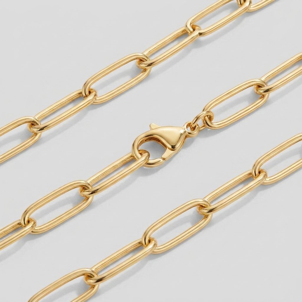 Janie necklace chain and clasp detail