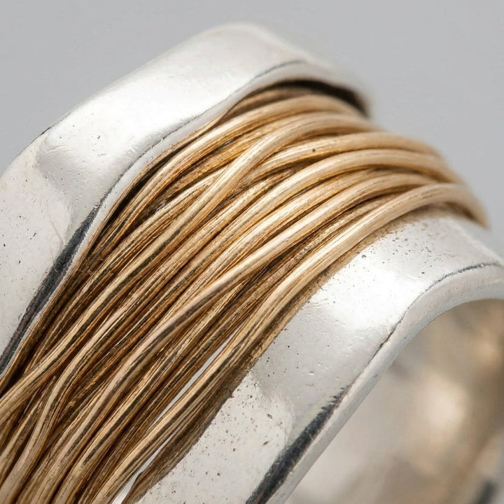 Lucent wrapped ring wire close-up
