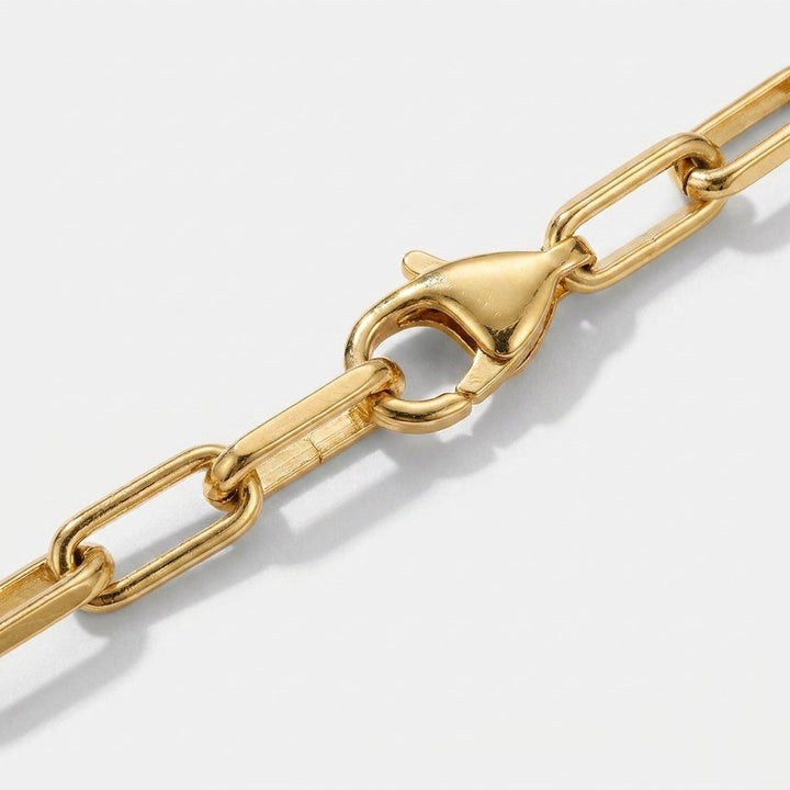 Miya necklace chain clasp detail