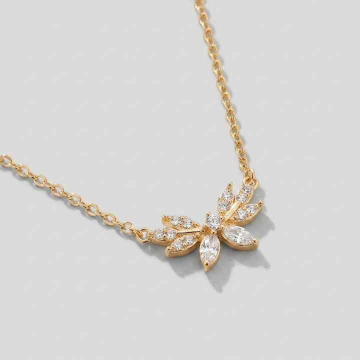 Omelia crystal leaf pendant detail