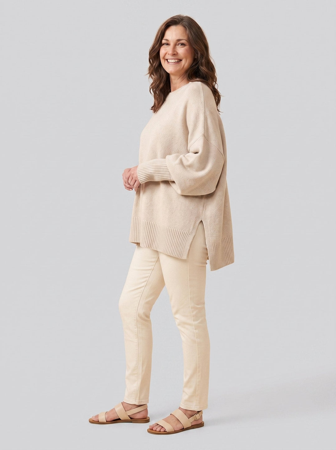 Suzie oversized pullover beige, side view