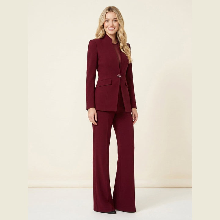 Vera blazer set burgundy on model