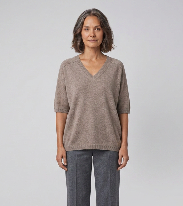 Women's cashmere-blend V-neck sweater in taupe, close-up